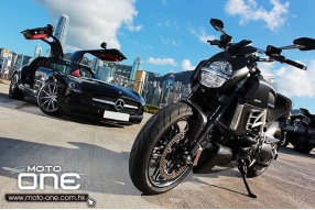 Mercedes Benz SLS AMG & Ducati Diavel AMG－門當戶對