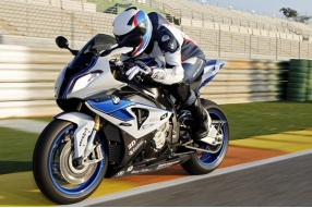 2013 BMW S1000RR HP4-挑戰Ducati 1199 Panigale