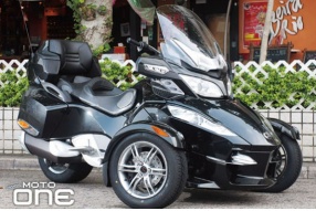 2010 CAN-AM Spyder RT roadster 豪華三輪的代號