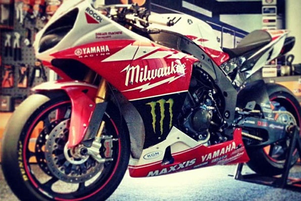 英國BSB超電-Milwaukee YAMAHA YZF-R1準備就緒