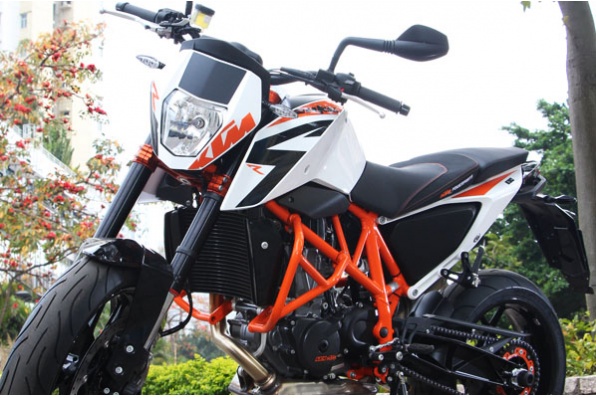 2013 KTM 690 DUKE R－大量補品