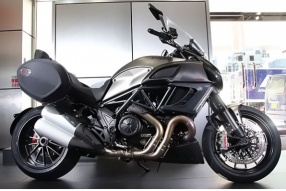 2013 Ducati Diavel Strada 巡航旅行車登場