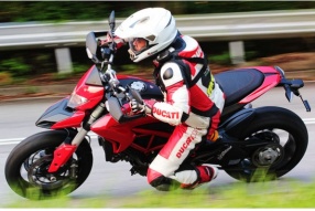 2013 Ducati Hypermotard－集舒適及激劈性能的城市爬雞