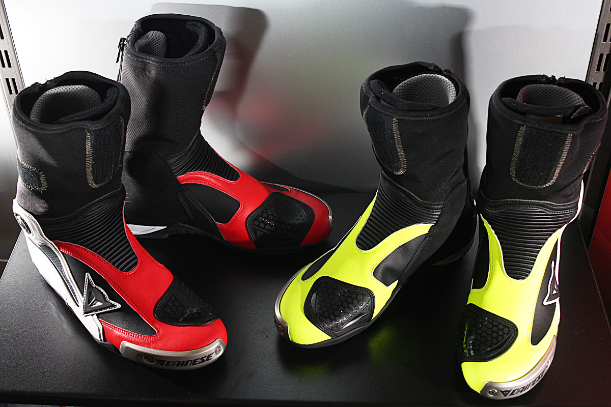 DAINESE ST AXIAL PRO IN 頂級內筒式賽車皮靴新色抵港
