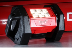 MILWAUKEE M18 LED Flood Light 攜便式特強射光燈