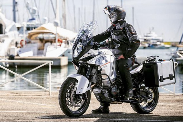 2015 KTM 1290 SUPER ADVENTURE-SUPERBIKE化冒險車