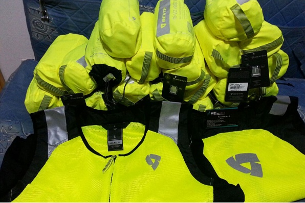 翔利車行贊助香港電單車節義工團 - REV'IT!螢光衣