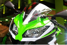 2015 KAWASAKI NINJA 300 - 30週年特別版與啞亮黑新色抵港