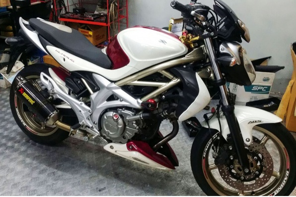 分享Gladius650如何更換全梳喉 - 銀星摩托