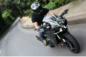 機械增壓2015 Kawasaki Ninja H2－瞬間加速力強得沒法形容