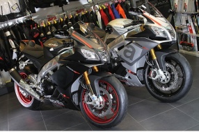 2015 APRILIA RSV4 RR、RR RACE PACK - 201匹V4超電抵港