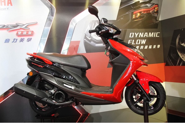 2015 YAMAHA CYGNUS-X雙碟版 - 制動更強、頭尾LED燈更新穎