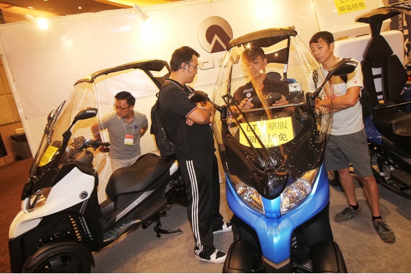 2016 ADVIA AR3 新三輪商用車登場│AD3車展期內可享特別優惠│MIRC 電單車及賽車展