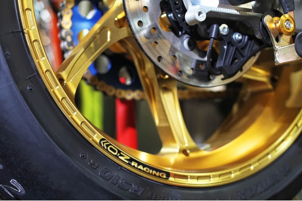  當意大利製-O.Z最新款鍛造鋁合金輪框遇上YZF-R1M│亞林車行