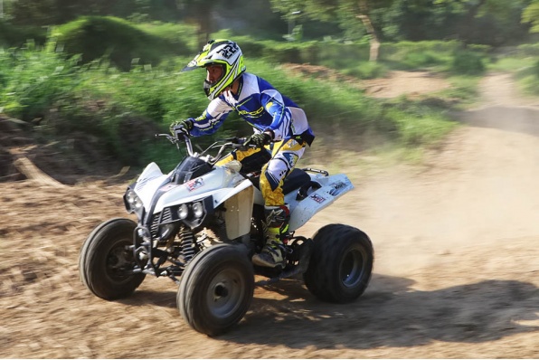去MXCLUB玩 QUAD BIKE 四輪電單車