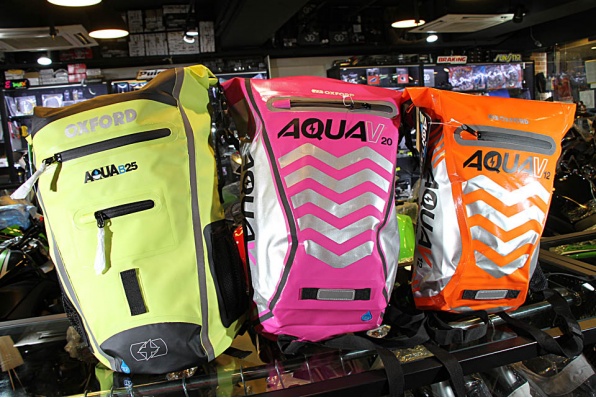 OXFORD AQUA V12、V20、B25 - 色彩繽紛的電單車防水背囊