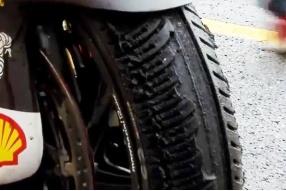 伊恩朗尼的輪胎脫皮－2016 Motogp捷克站