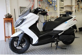 KYMCO DOWNTOWN 350i - 象牙白新色抵港