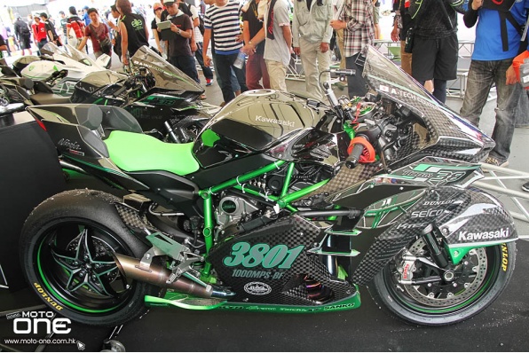 回看2016鈴鹿八耐展出 - 三台KAWASAKI H2R 比賽特別版