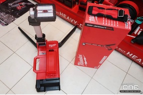 MILWAUKEE M18 LED Stand Light 防水防塵超強流明度的可攜式照明燈