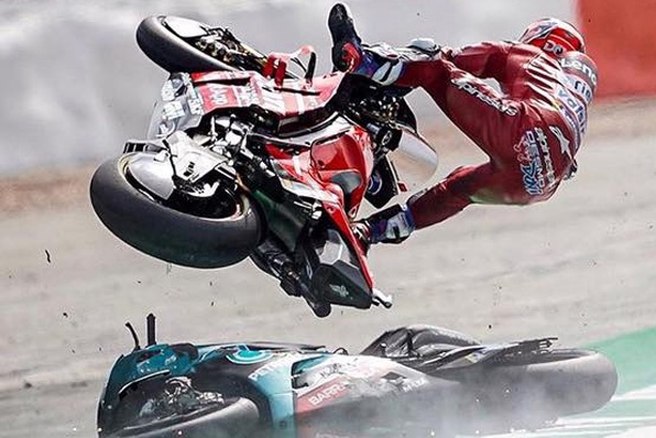 Fabio QUARTARARO不幸地累炒杜域斯柯素~(2019 MotoGP英國銀石站)
