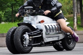 山寨迷你版Dodge Tomahawk