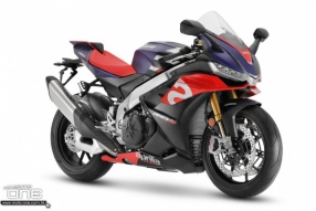 2021 Aprilia RSV4 Factory-更大排氣、新定風翼、新尾搖臂