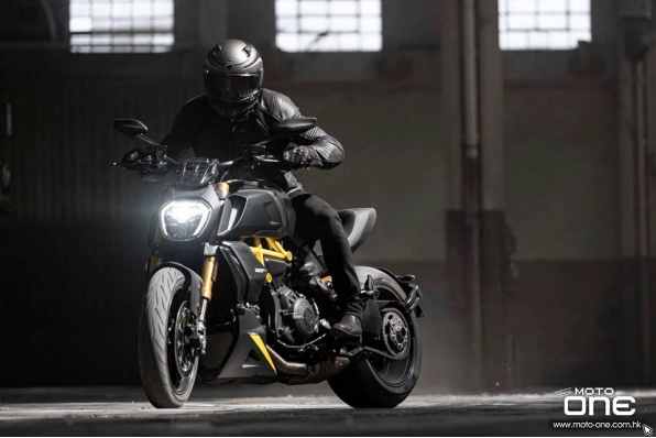 2022 Ducati Diavel 1260 S Black and Steel 黑與鋼、鮮黃車架 - 新色配搭