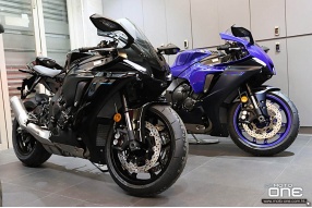 2022 YAMAHA YZF-R1 全黑及賽藍新色