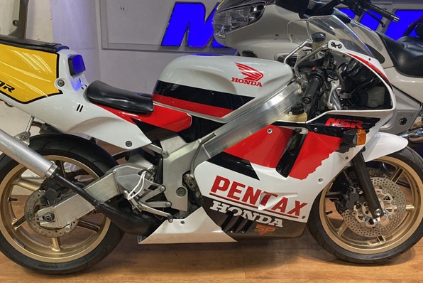 1990 HONDA NSR250R SP PENTAX(賓得花)-1990全日本GP500冠軍拉花