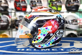 ARAI VZ-RAM NAKAGAMI GP2 日本MotoGP車手中上貴晶，繽紛色彩與幸運四葉草開面頭盔 - 現貨發售