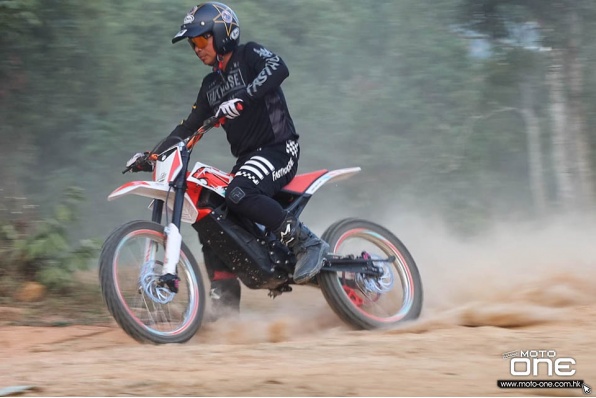 RFN RALLY PRO 電動爬雞,新手恩物