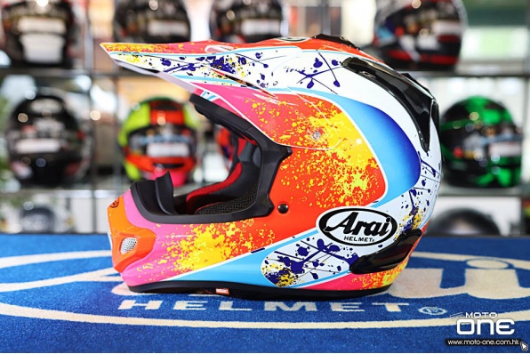 ARAI V-CROSS 4 STANTON 色彩繽紛的頂級越野頭盔