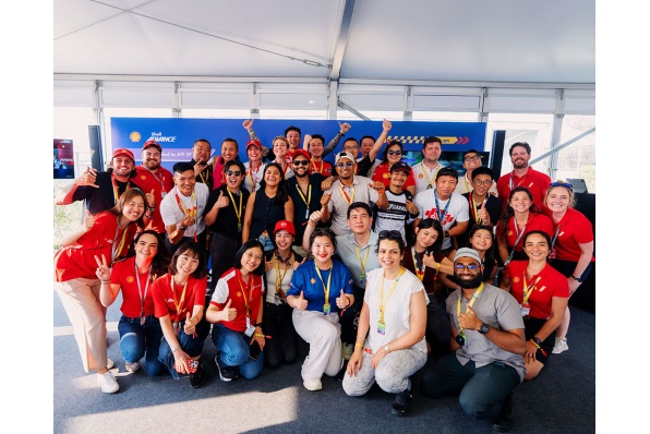 同台灣二輪美女KOL-Mia(米亞)，去泰國覲見馬坤斯