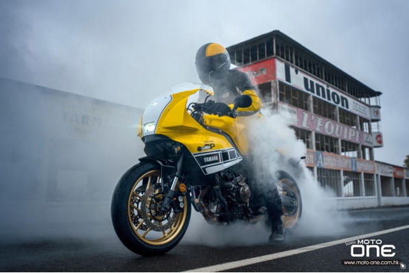 2026 YAMAHA XSR900-經典羅拔士花