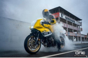 2026 YAMAHA XSR900-經典羅拔士花