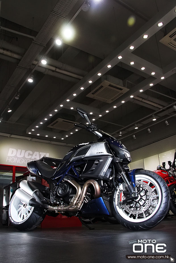 2013 Ducati Diavel Stripe Version 2013 Ducati Diavel Stripe Version