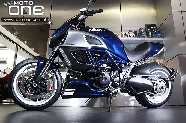 2013 Ducati Diavel Stripe Version 2013 Ducati Diavel Stripe Version