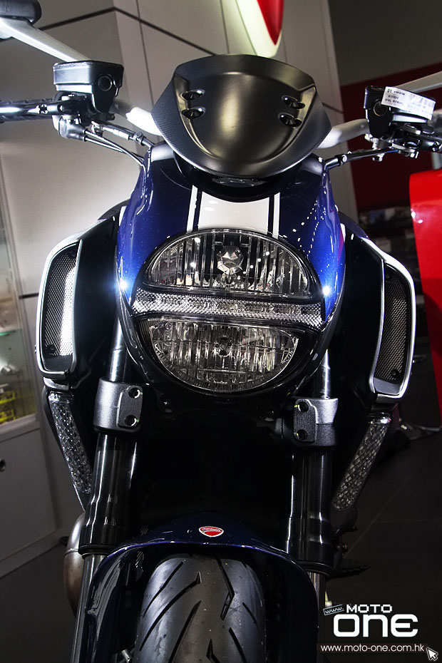 2013 Ducati Diavel Stripe Version 2013 Ducati Diavel Stripe Version