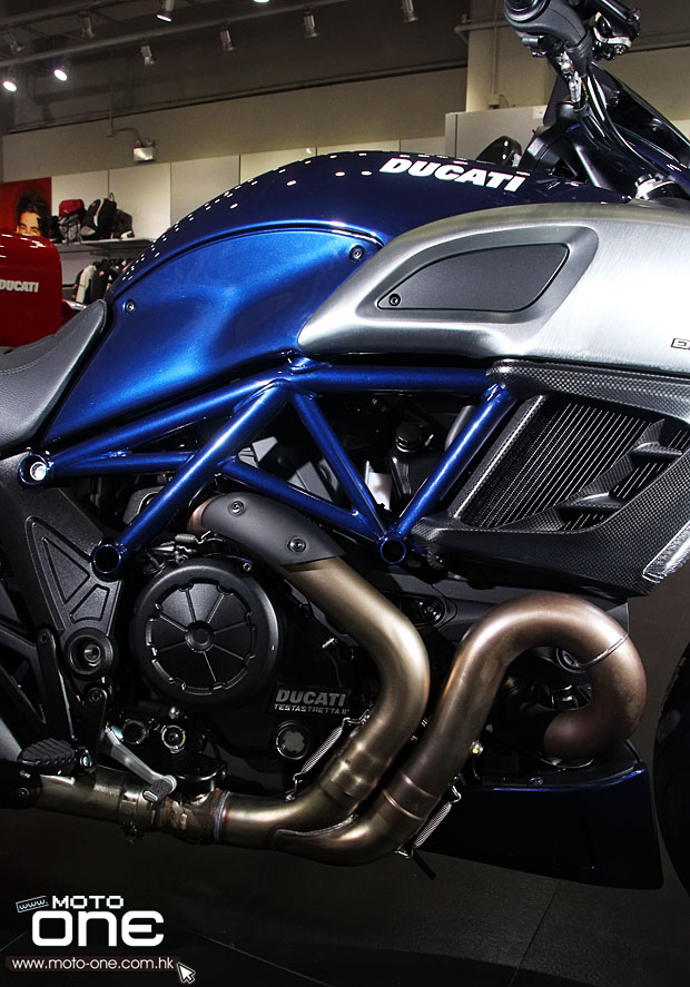 2013 Ducati Diavel Stripe Version 2013 Ducati Diavel Stripe Version