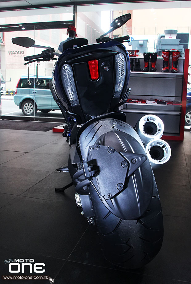 2013 Ducati Diavel Stripe Version 2013 Ducati Diavel Stripe Version