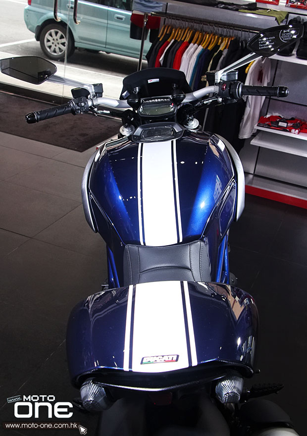 2013 Ducati Diavel Stripe Version 2013 Ducati Diavel Stripe Version