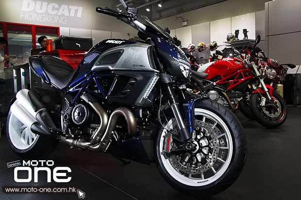 2013 Ducati Diavel Stripe Version 2013 Ducati Diavel Stripe Version