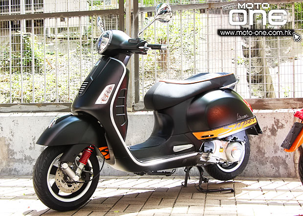 2013_Vespa_GTS_300ie_SuperSport