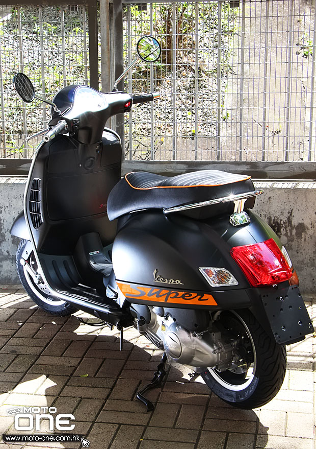 2013_Vespa_GTS_300ie_SuperSport