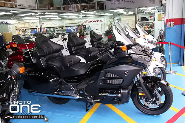 2014 HONDA GOLDWING 1800 F6B riding