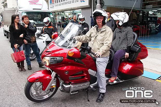 2014 HONDA GOLDWING 1800 F6B riding