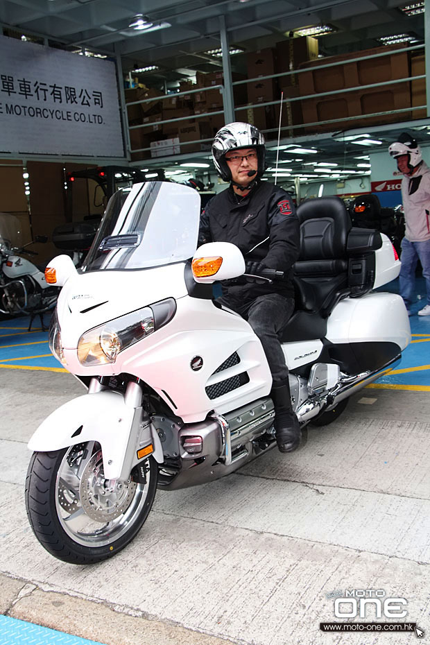 2014 HONDA GOLDWING 1800 F6B riding