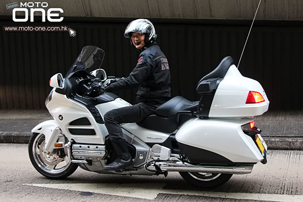 2014 HONDA GOLDWING 1800 F6B riding