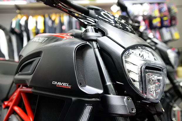 2015 DUCATI DIAVEL CARBON